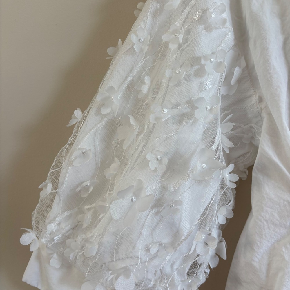 Gracia White 3D Floral Applique Mesh Sleeve Button Down Blouse Size M - Picture 4 of 9